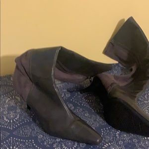 Grey boots in great condition